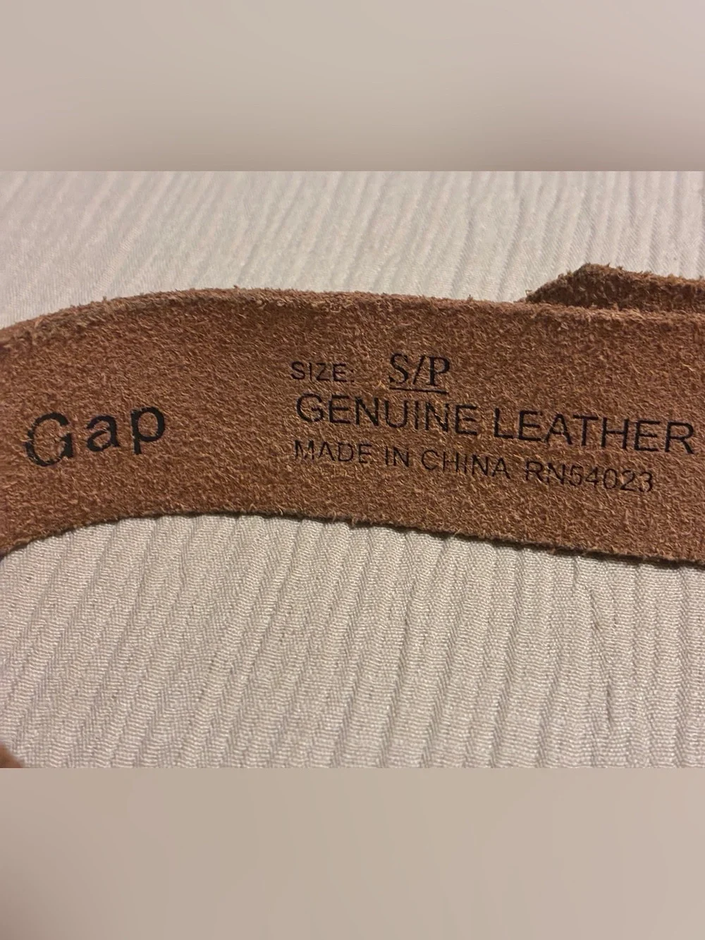 🤎 Gap Genuine Leather Belt – Size S/P – Perfectly Broken In